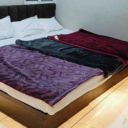 Hotel Rainbow Ujjain Esterno foto