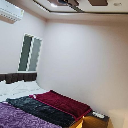 Hotel Rainbow Ujjain Esterno foto