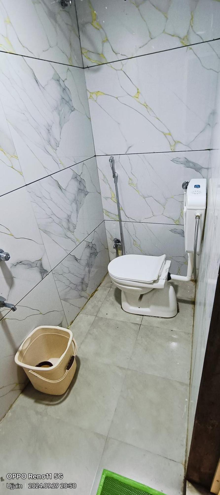 Hotel Rainbow Ujjain Esterno foto