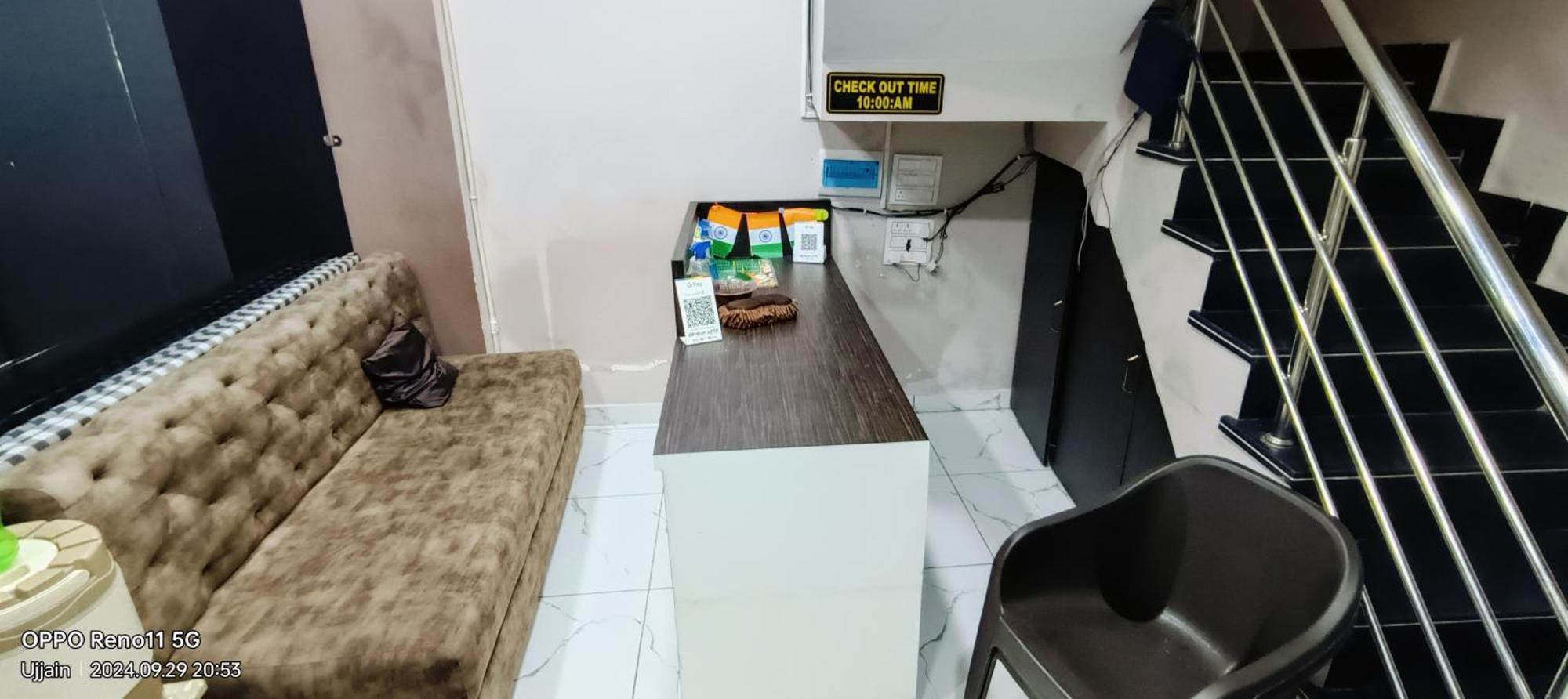 Hotel Rainbow Ujjain Esterno foto