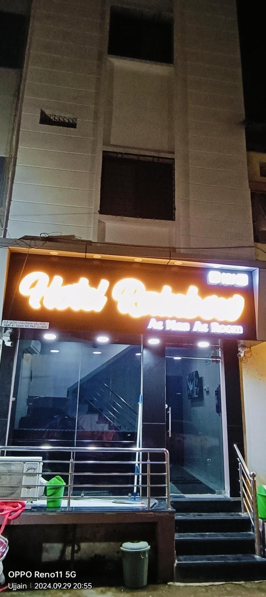 Hotel Rainbow Ujjain Esterno foto