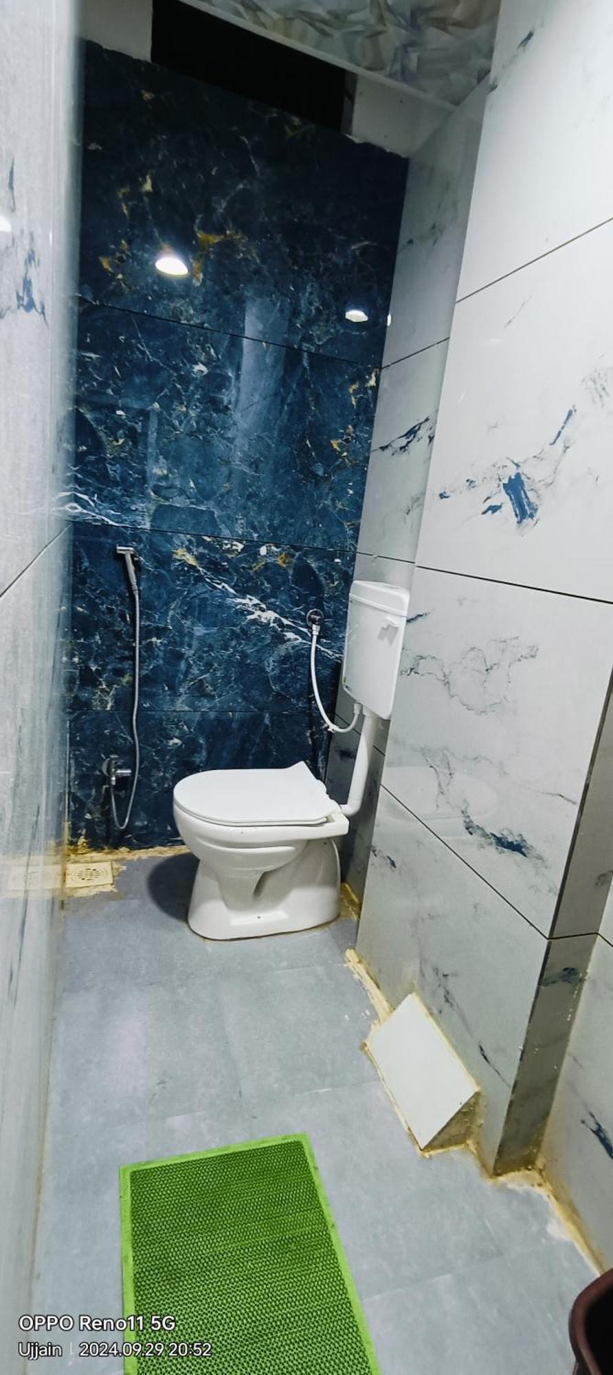 Hotel Rainbow Ujjain Esterno foto