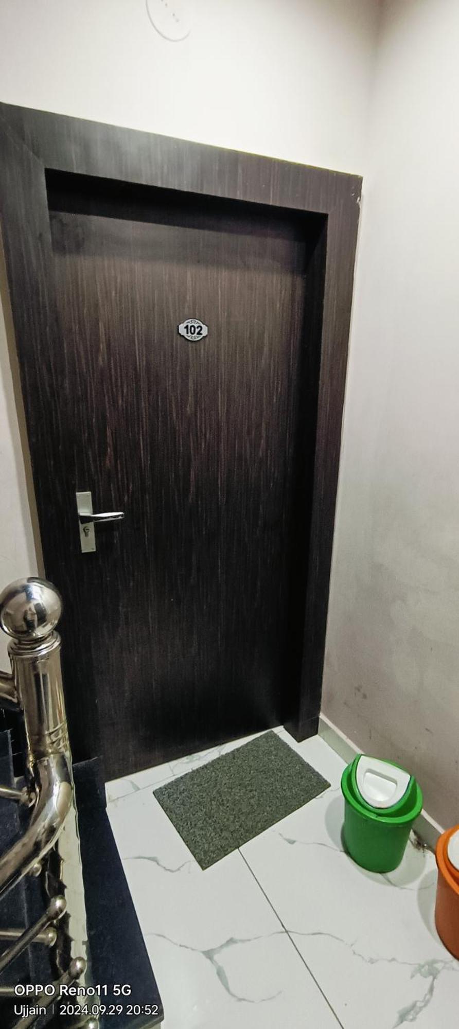 Hotel Rainbow Ujjain Esterno foto