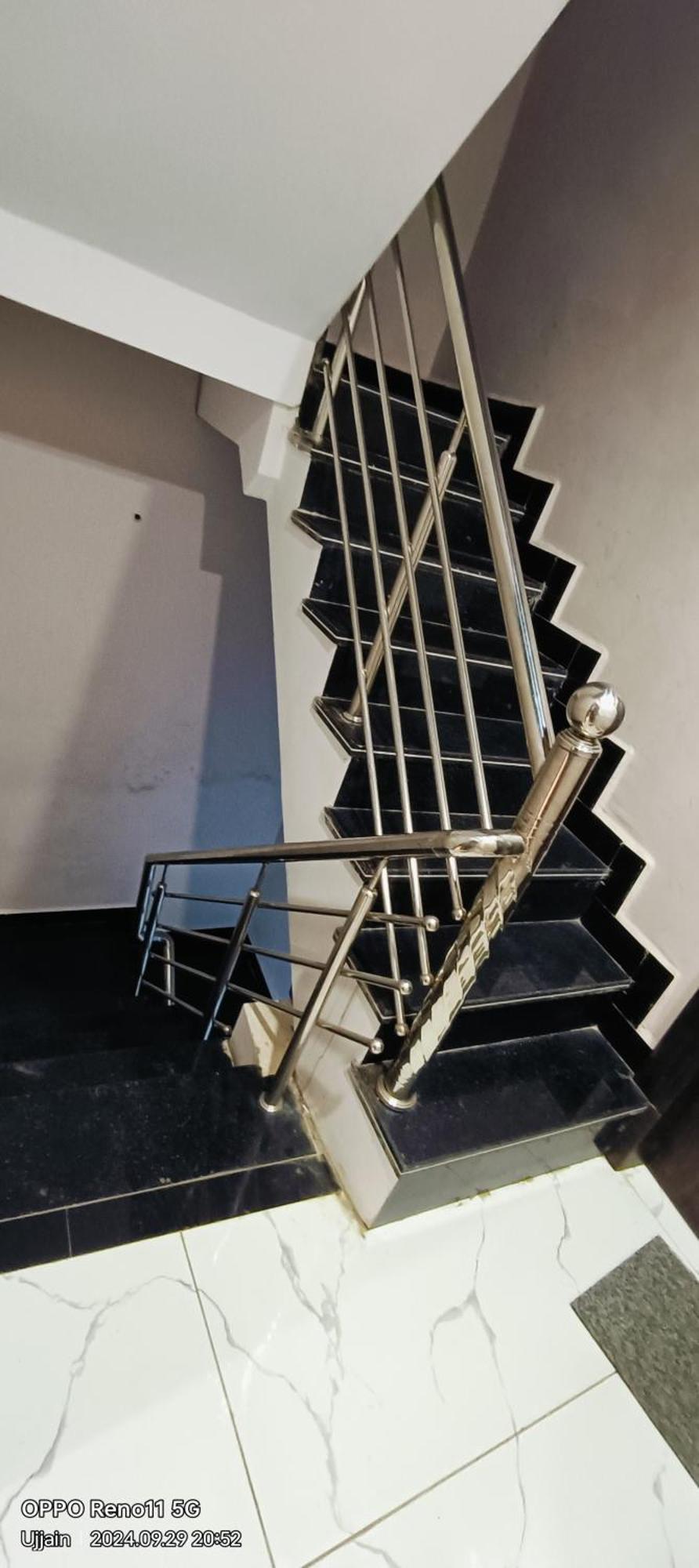 Hotel Rainbow Ujjain Esterno foto