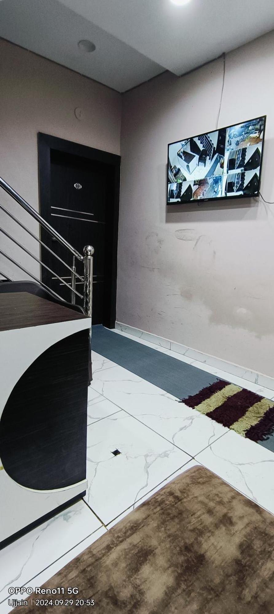 Hotel Rainbow Ujjain Esterno foto